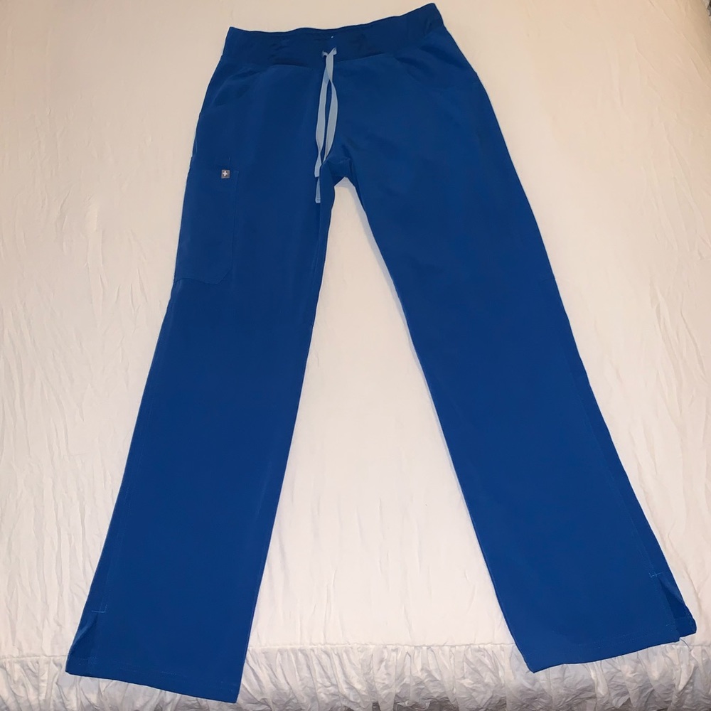 🔹FIGS Kade Cargo Scrub Pants 🔹